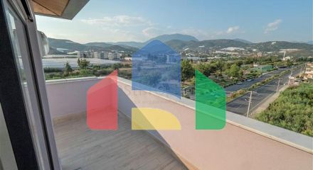 Пентхаус 4+1 в зеленом районе Демирташ