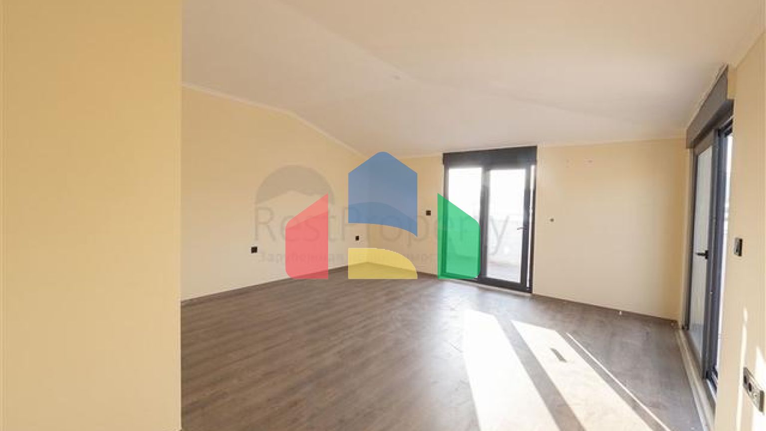 Пентхаус 4+1 в зеленом районе Демирташ