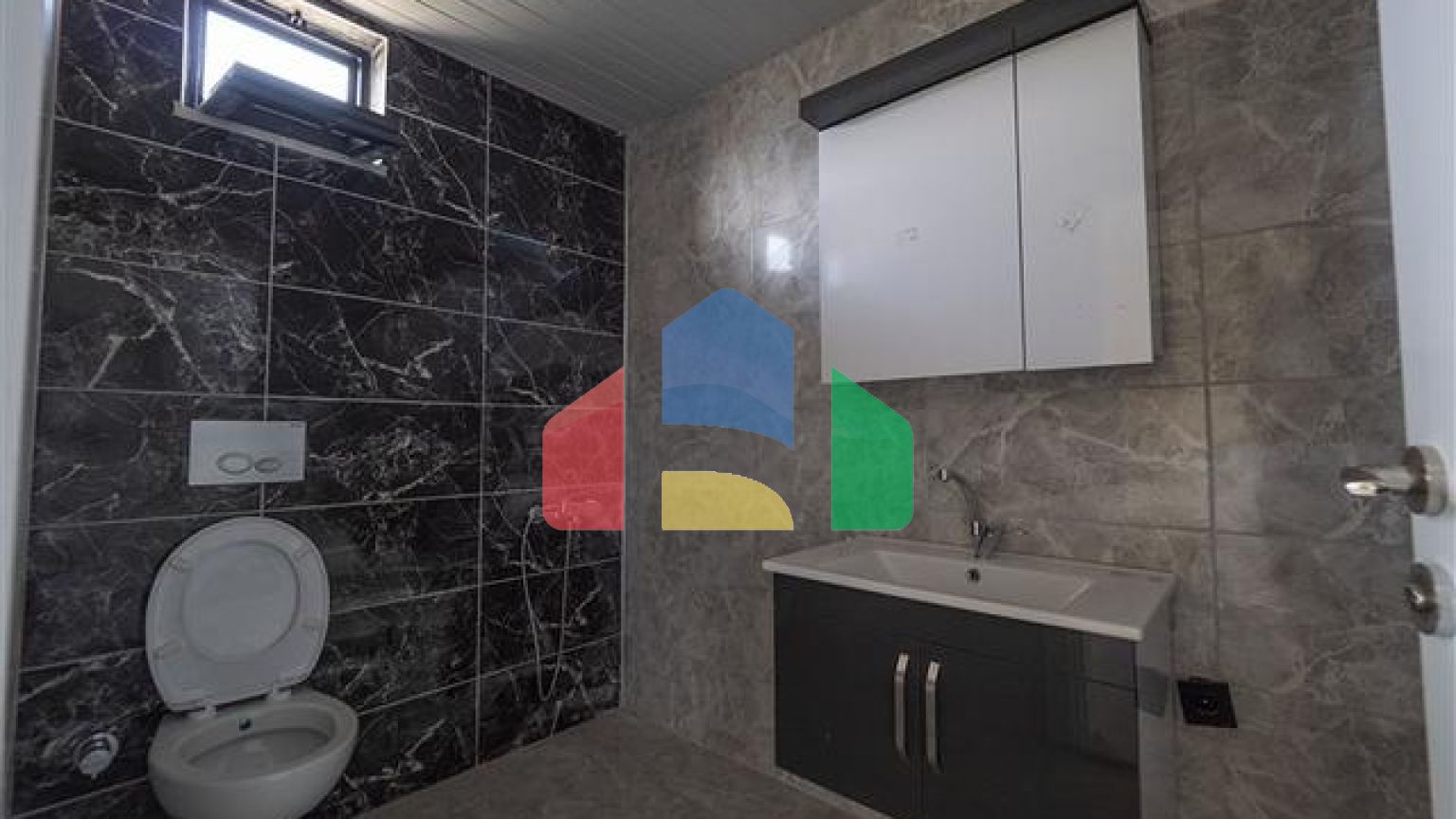 Пентхаус 4+1 в зеленом районе Демирташ