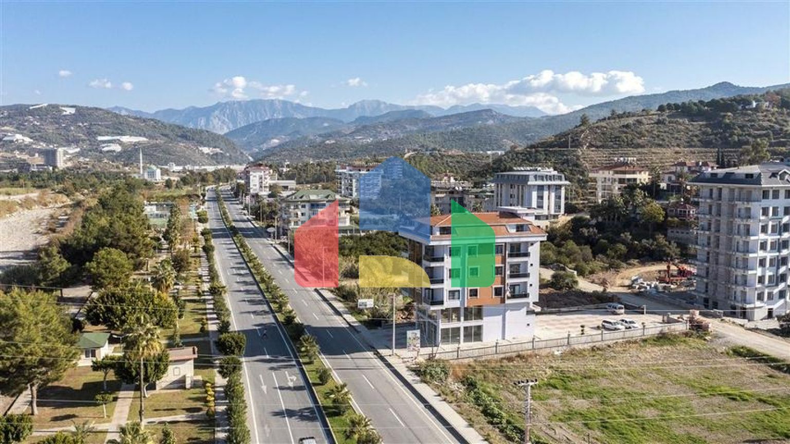 Пентхаус 4+1 в зеленом районе Демирташ