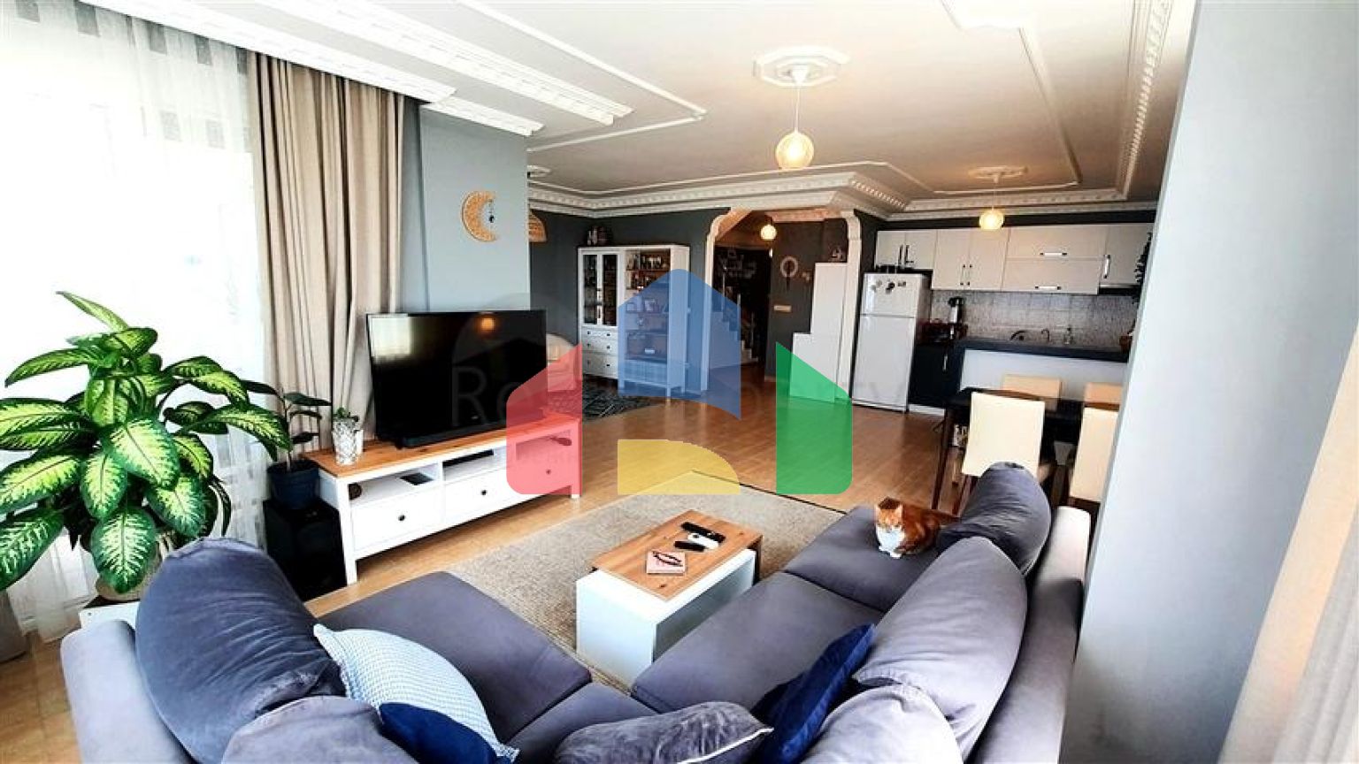 Светлая квартира с террасой и инфраструктурой для комфортной жизни