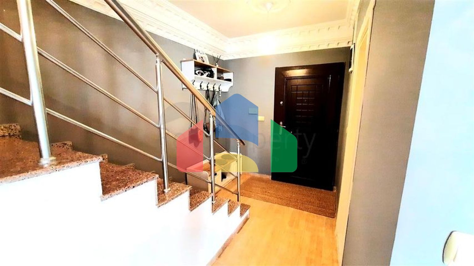 Светлая квартира с террасой и инфраструктурой для комфортной жизни