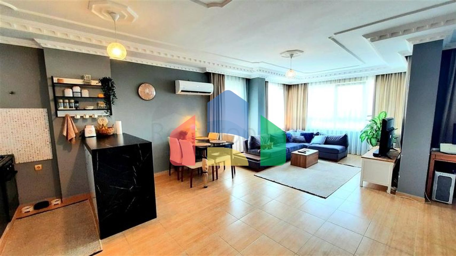 Светлая квартира с террасой и инфраструктурой для комфортной жизни