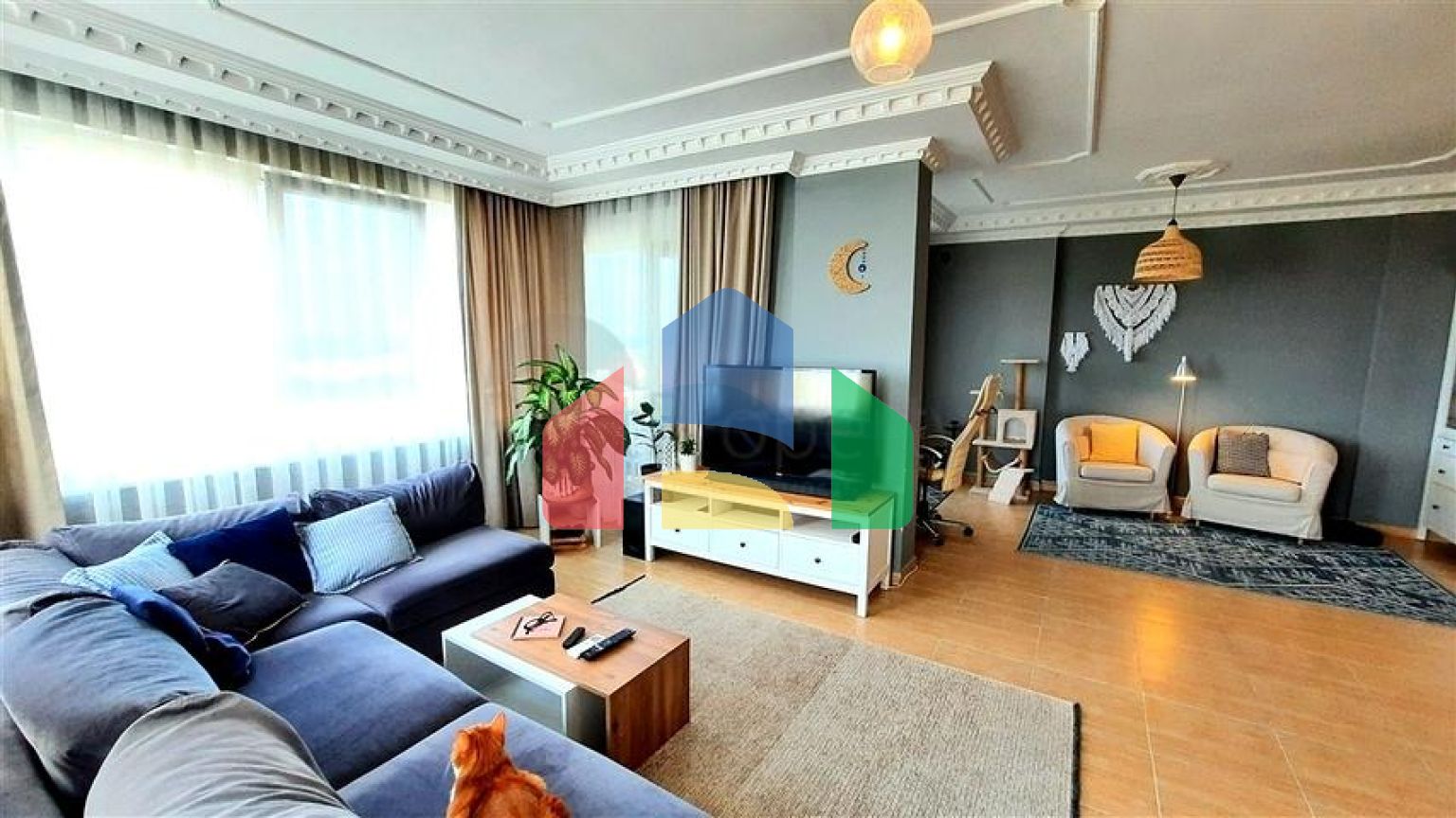 Светлая квартира с террасой и инфраструктурой для комфортной жизни