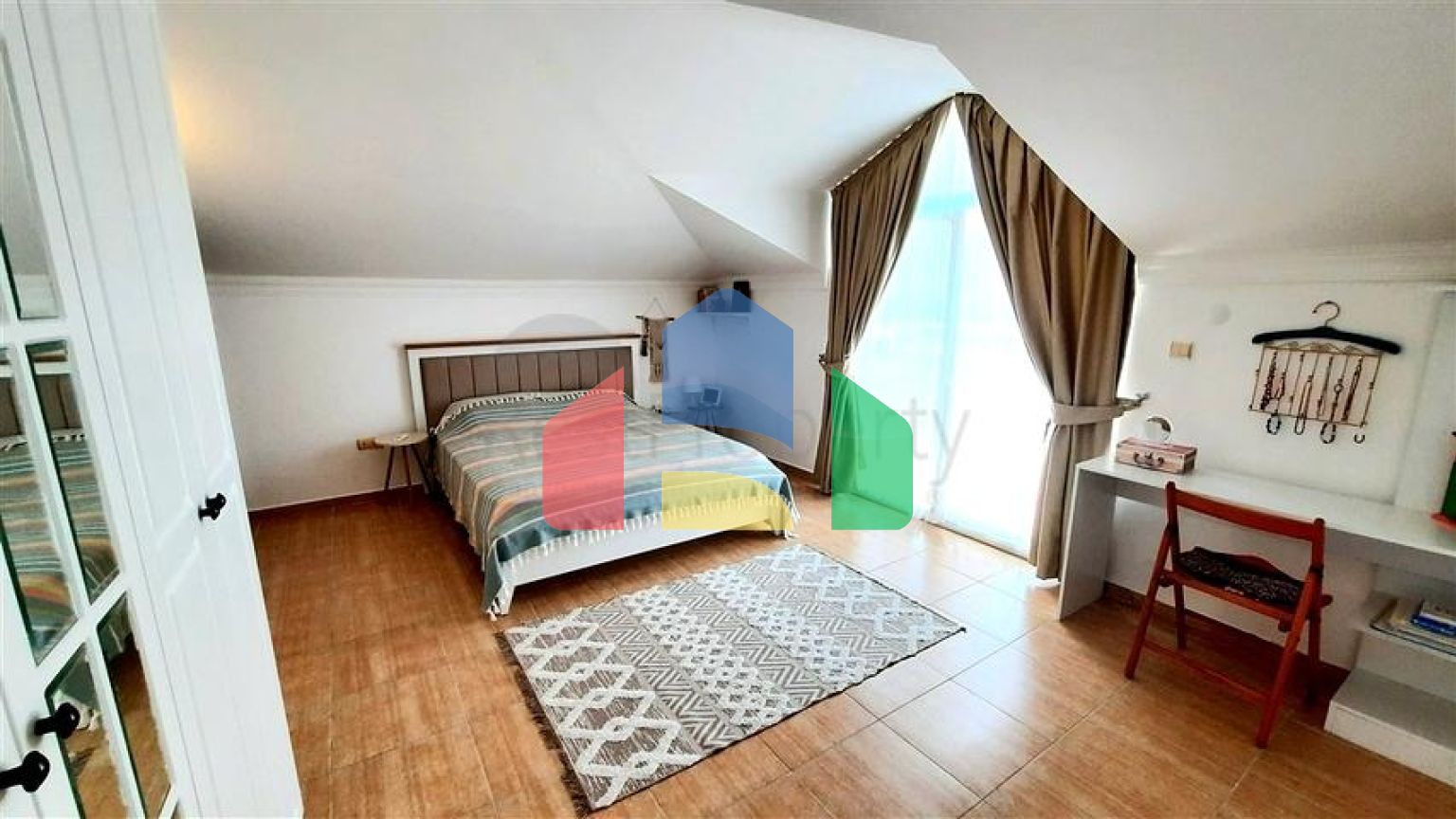 Светлая квартира с террасой и инфраструктурой для комфортной жизни