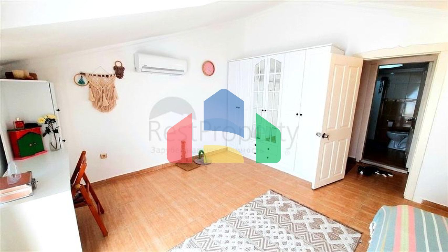 Светлая квартира с террасой и инфраструктурой для комфортной жизни