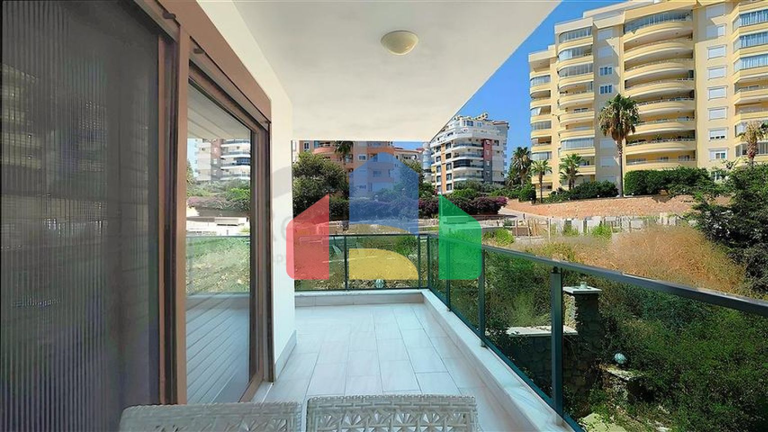 Затишок і комфорт біля моря: квартира з ідеальним розташуванням в Тосмурі