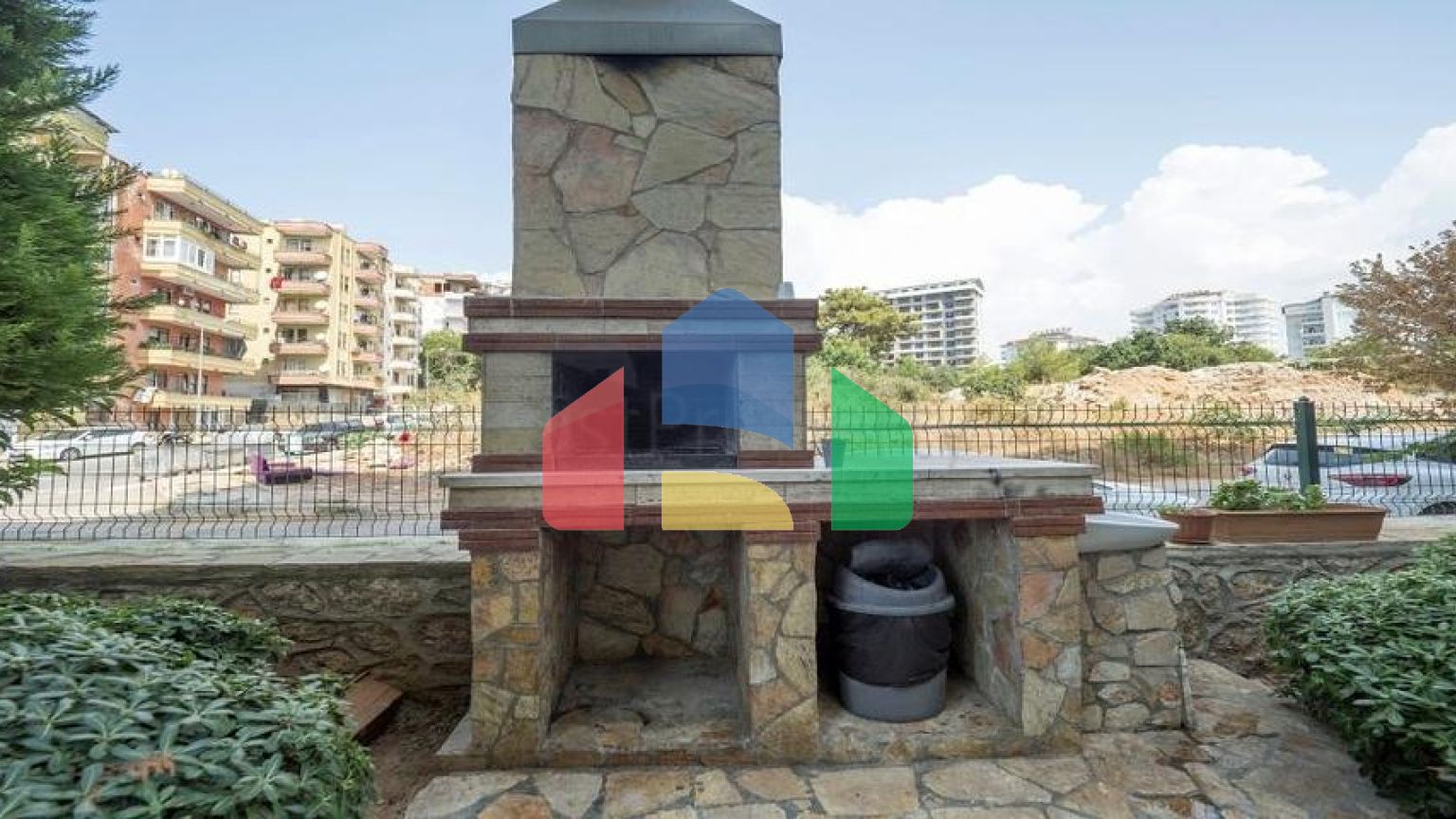 Просторная квартира 1+1 в одной из лучших резиденций в районе Тосмур