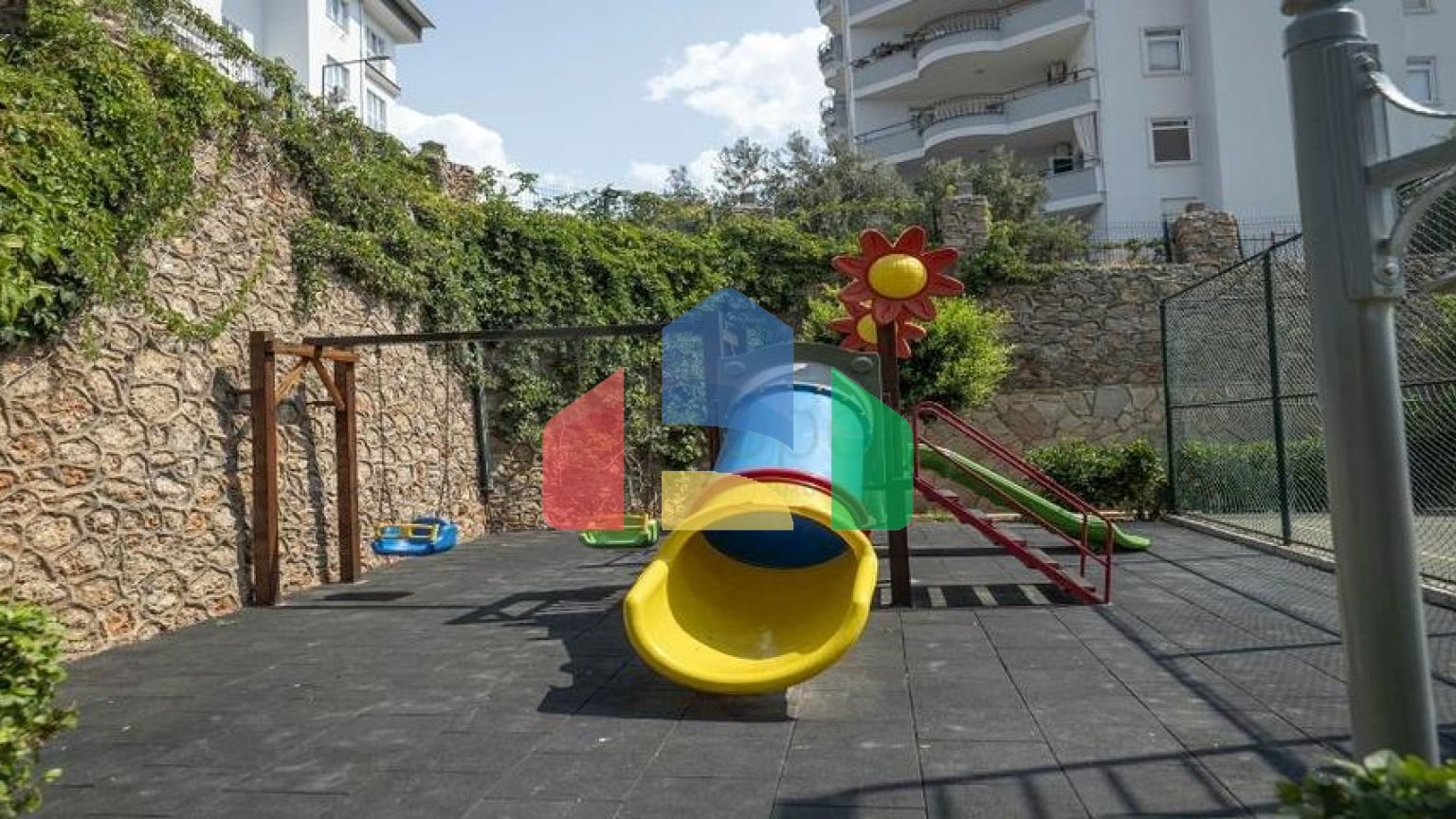 Просторная квартира 1+1 в одной из лучших резиденций в районе Тосмур