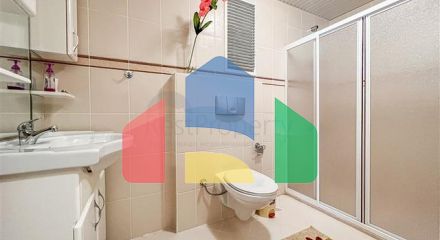 Простора квартира 2 + 1 в районі Тосмур
