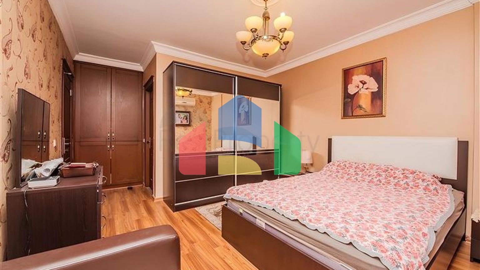 Просторная квартира 5+1 с панорамным видом и шаговой доступностью до моря в районе Тосмур