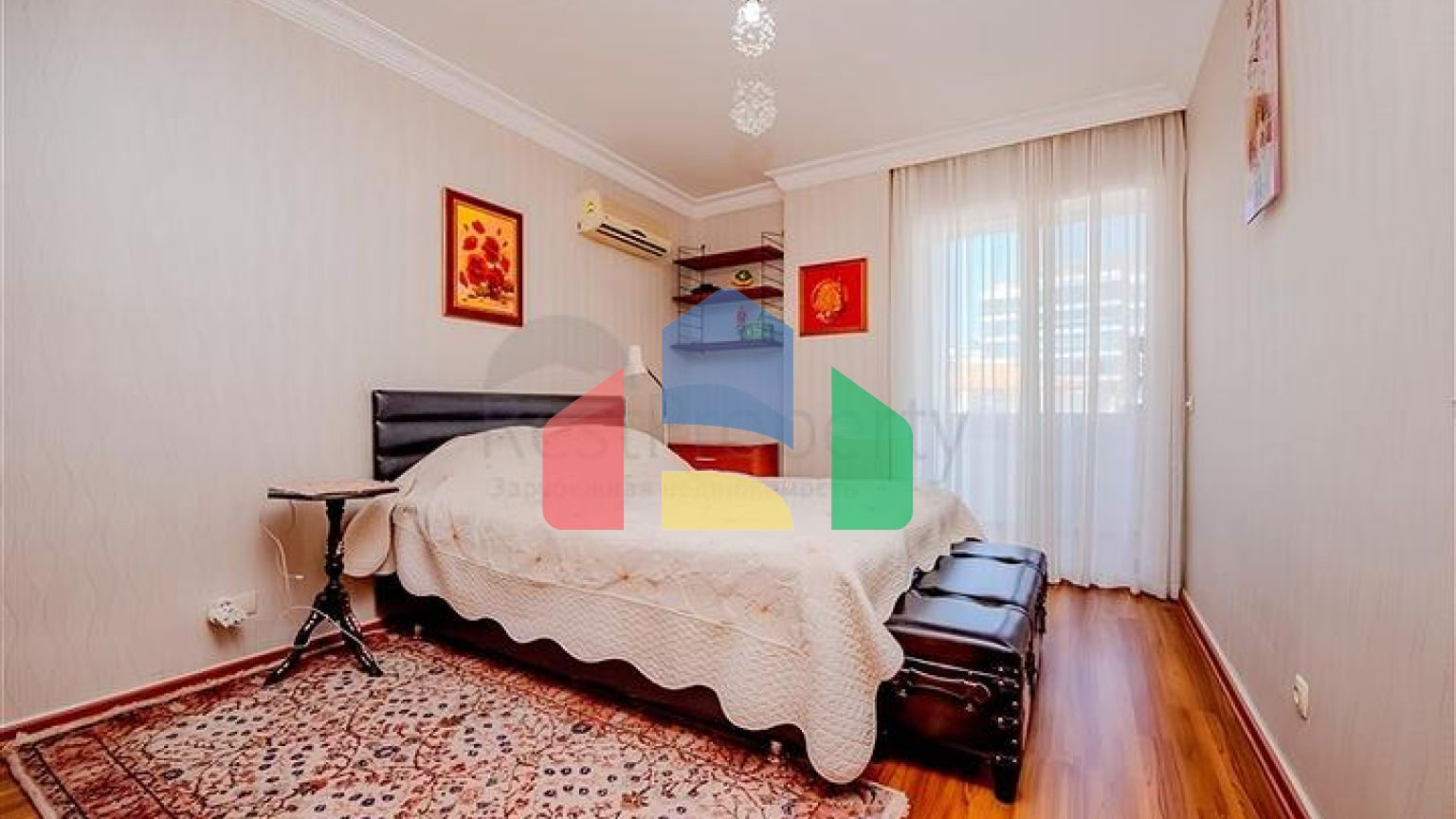 Просторная квартира 5+1 с панорамным видом и шаговой доступностью до моря в районе Тосмур