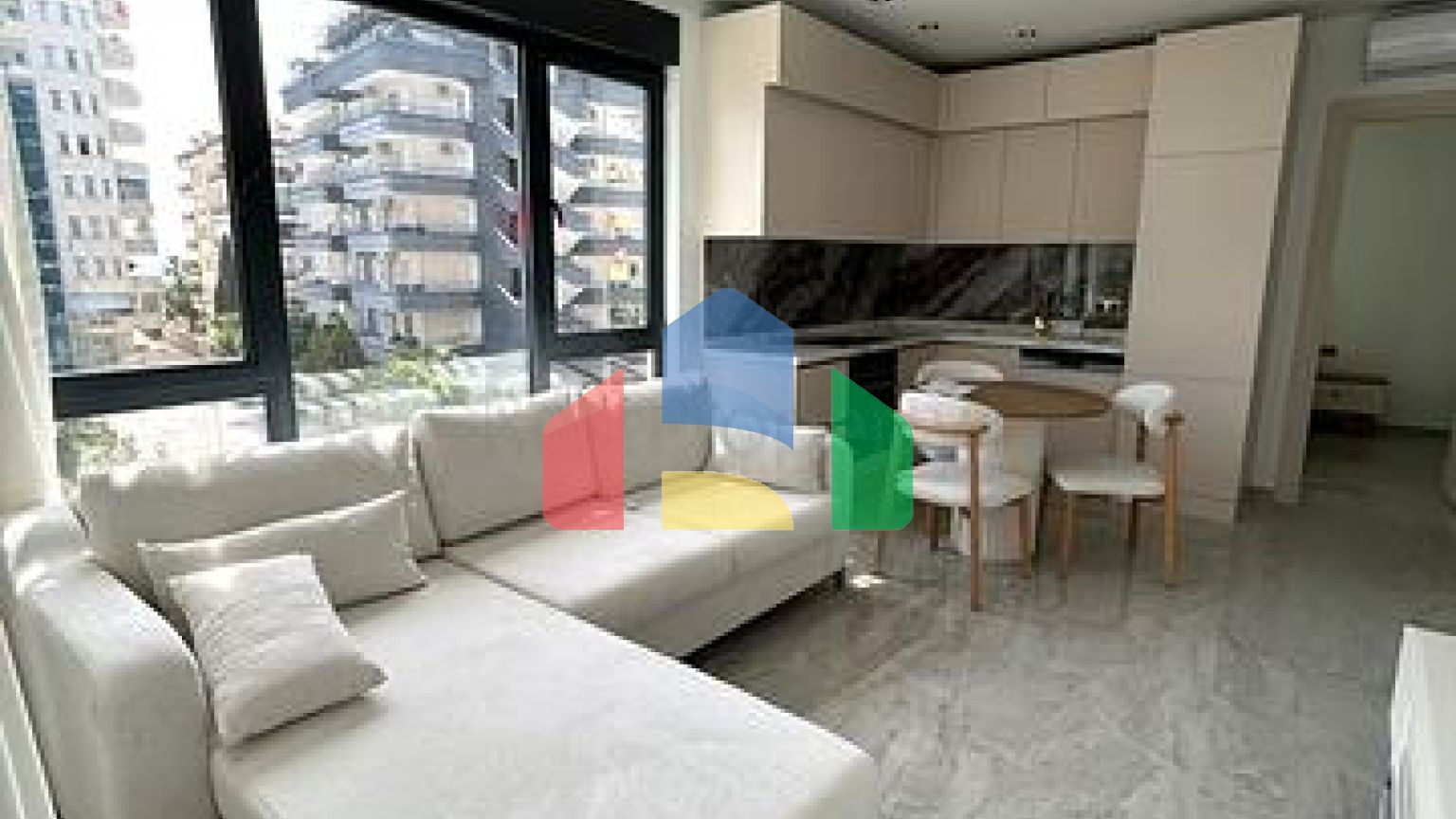 Сучасна квартира 1 + 1 біля моря в районі Тосмур