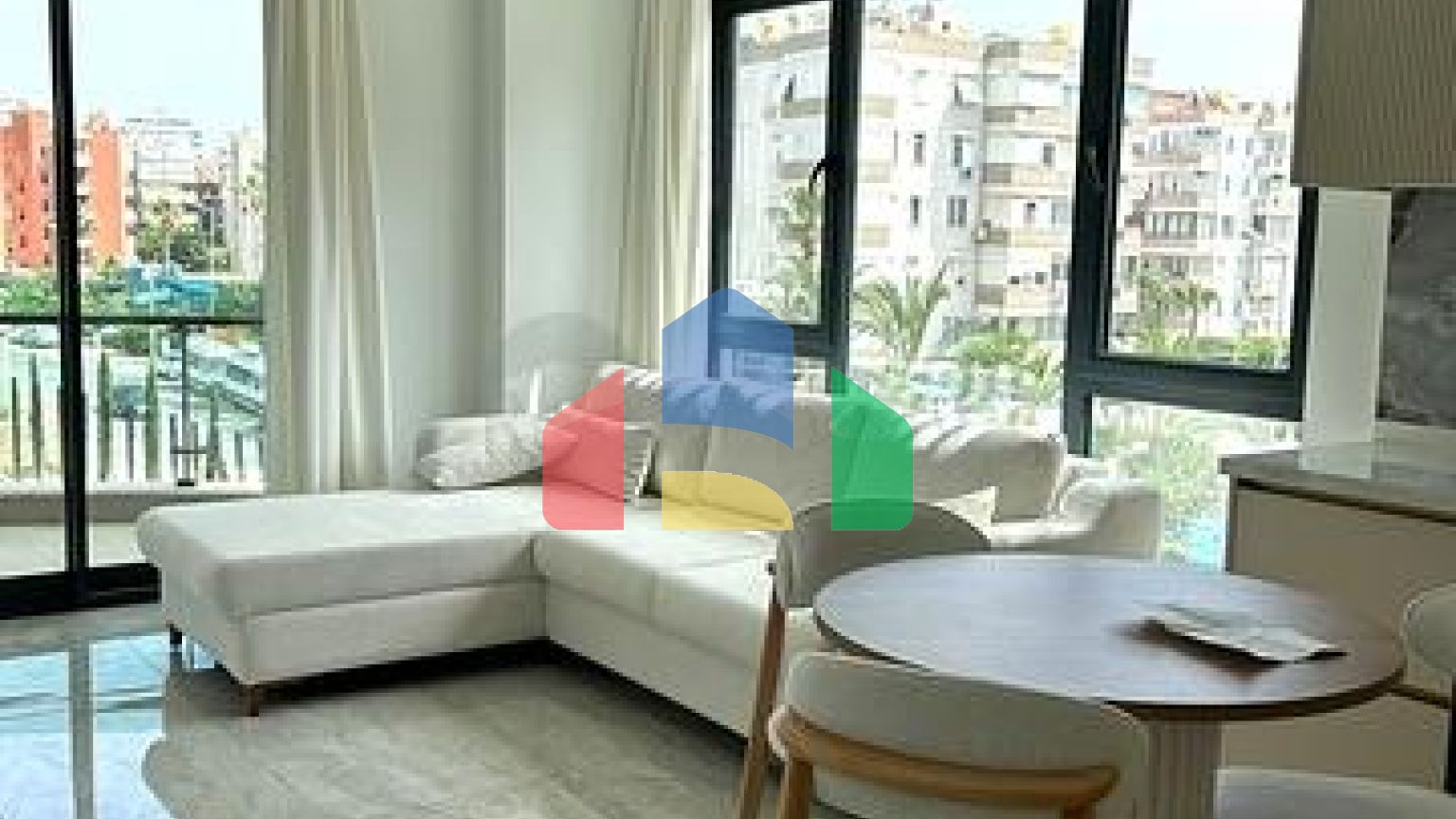 Сучасна квартира 1 + 1 біля моря в районі Тосмур