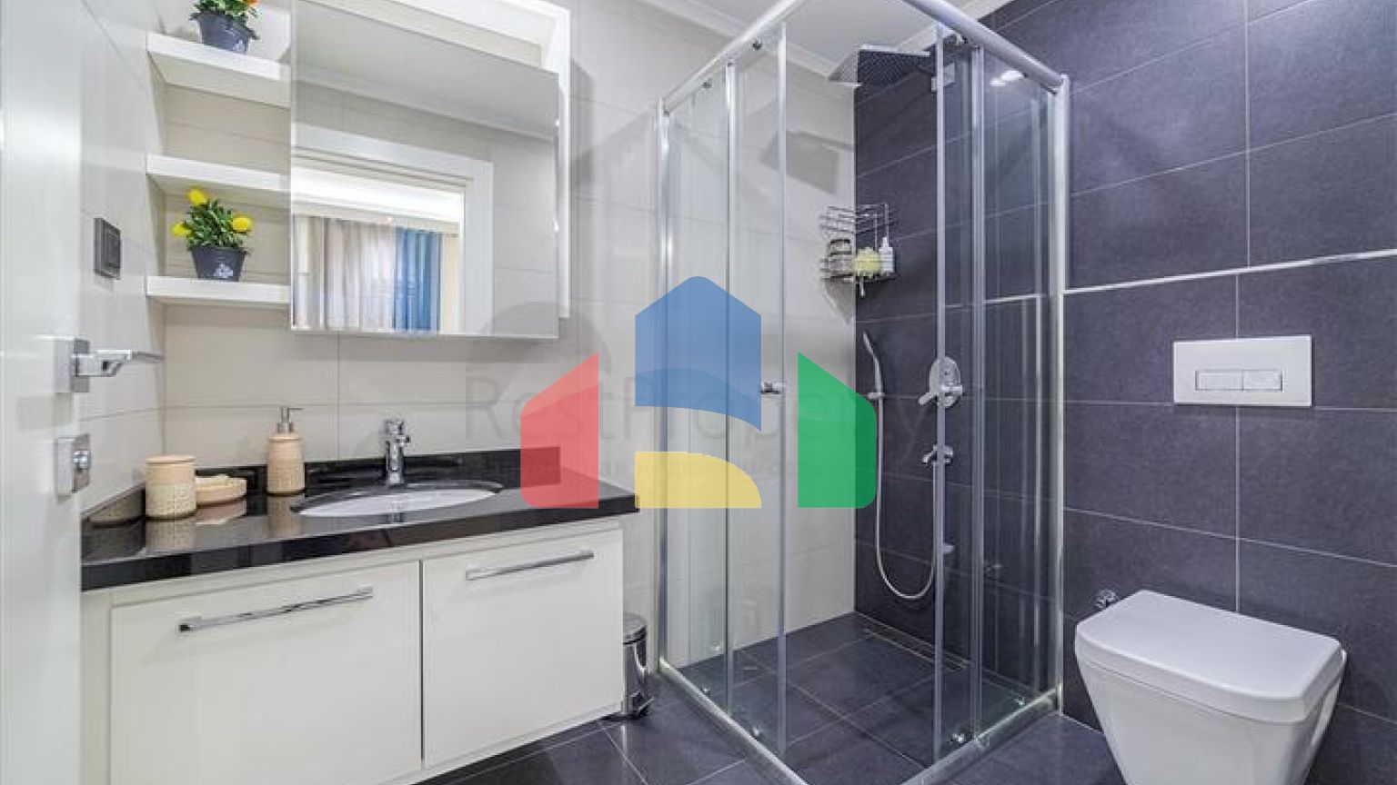 Пентхаус планировкой 3+1 с видом на Средиземное море