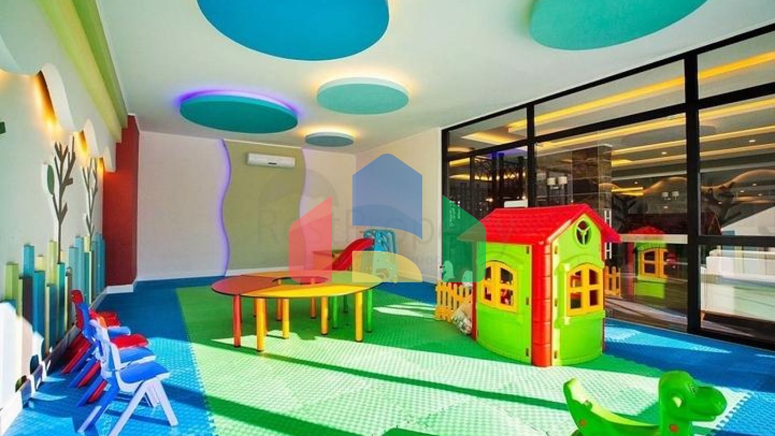 Пентхаус планировкой 3+1 с видом на Средиземное море