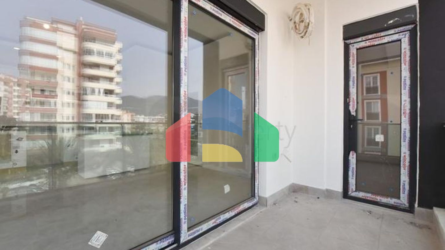 Квартира 1+1 в привлекательном комплексе района Тосмур