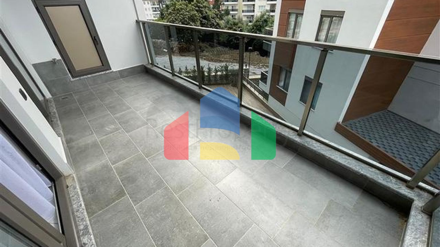 Современная квартира в жилом комплексе в районе Тосмур