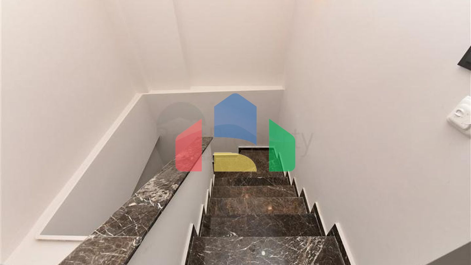 Садовый дуплекс планировкой 2+1 в районе Тосмур