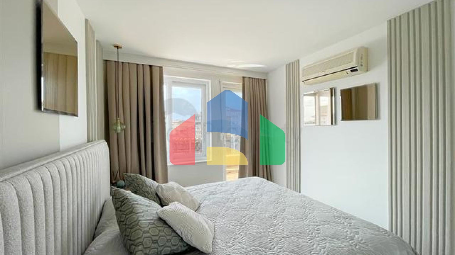 Пентхаус планировкой 3+1 с видом на море и горы