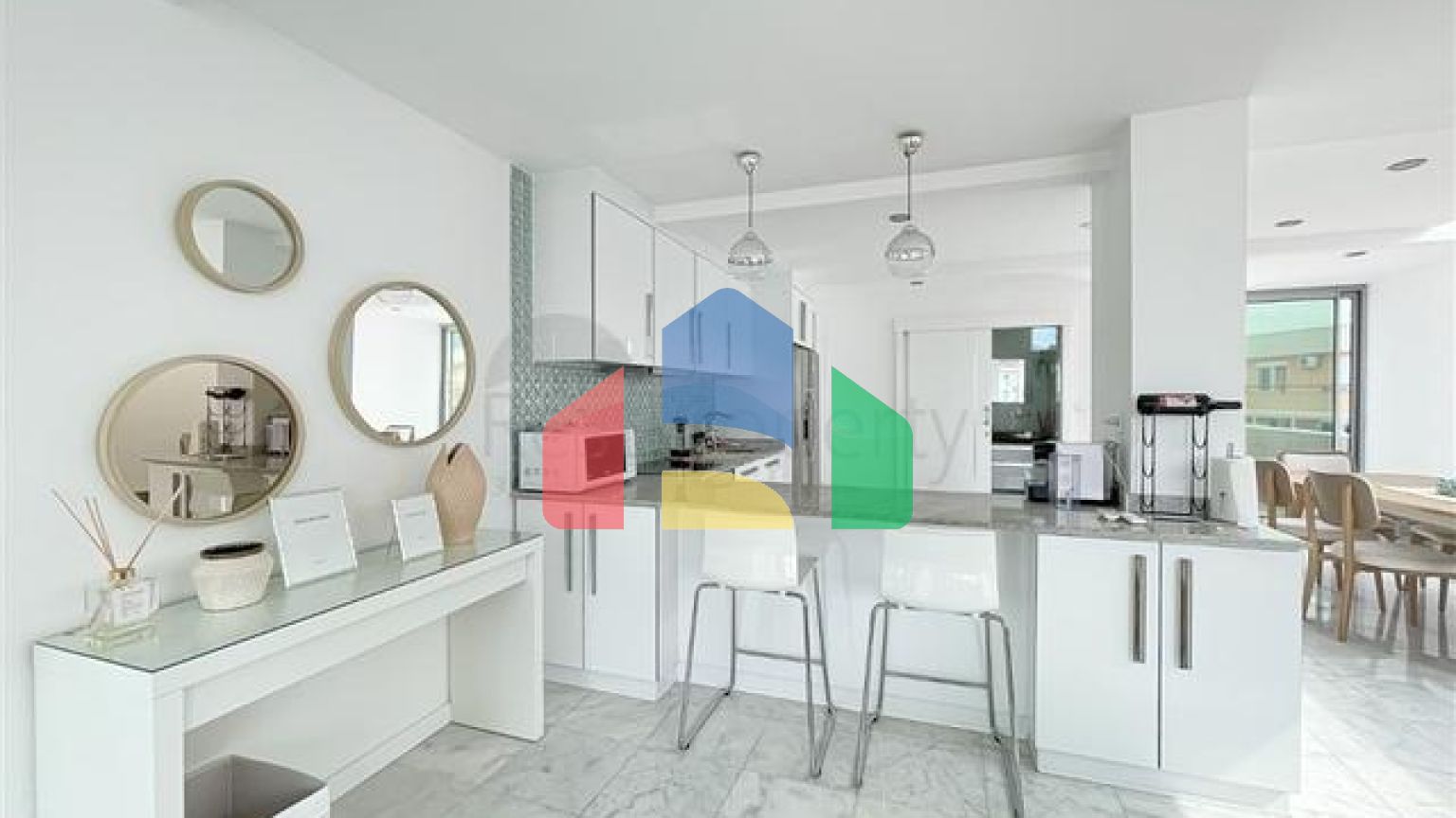 Пентхаус планировкой 3+1 с видом на море и горы