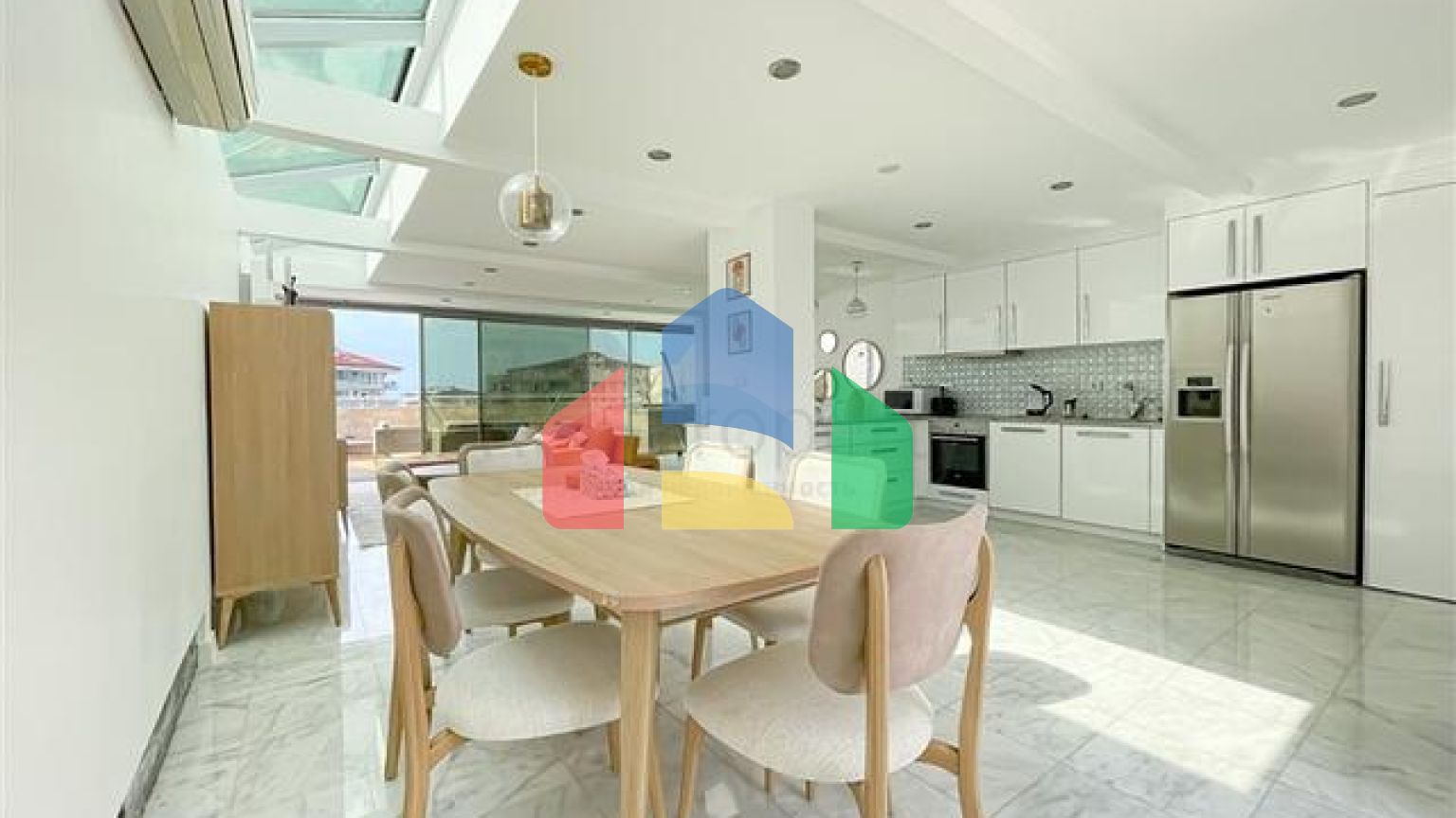 Пентхаус планировкой 3+1 с видом на море и горы