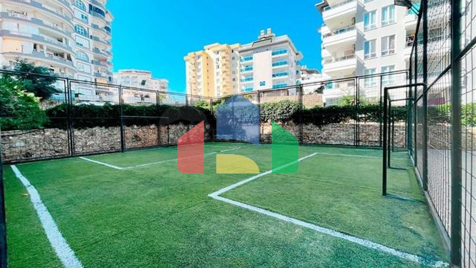 Пентхаус планировкой 3+1 с видом на море и горы