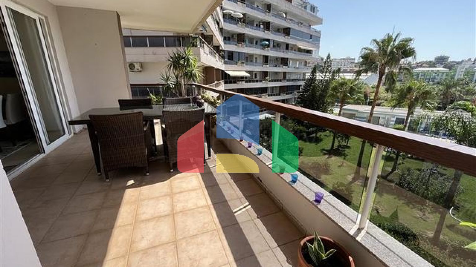 Квартира планировкой 2+1 в комплексе с семейной концепцией в районе Тосмур.