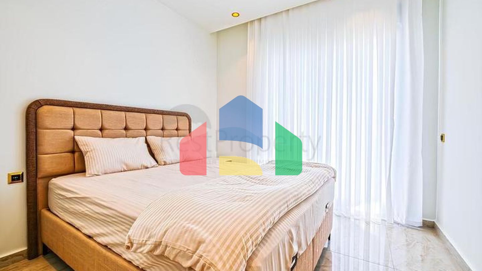 Современная меблированная квартира в 200 метрах от моря в Тосмуре