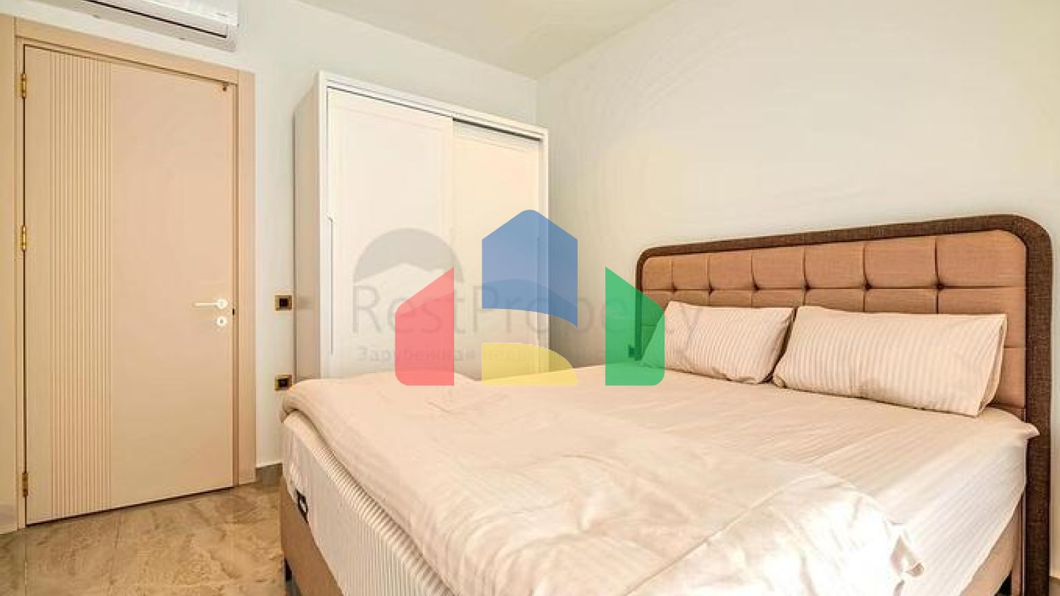 Современная меблированная квартира в 200 метрах от моря в Тосмуре