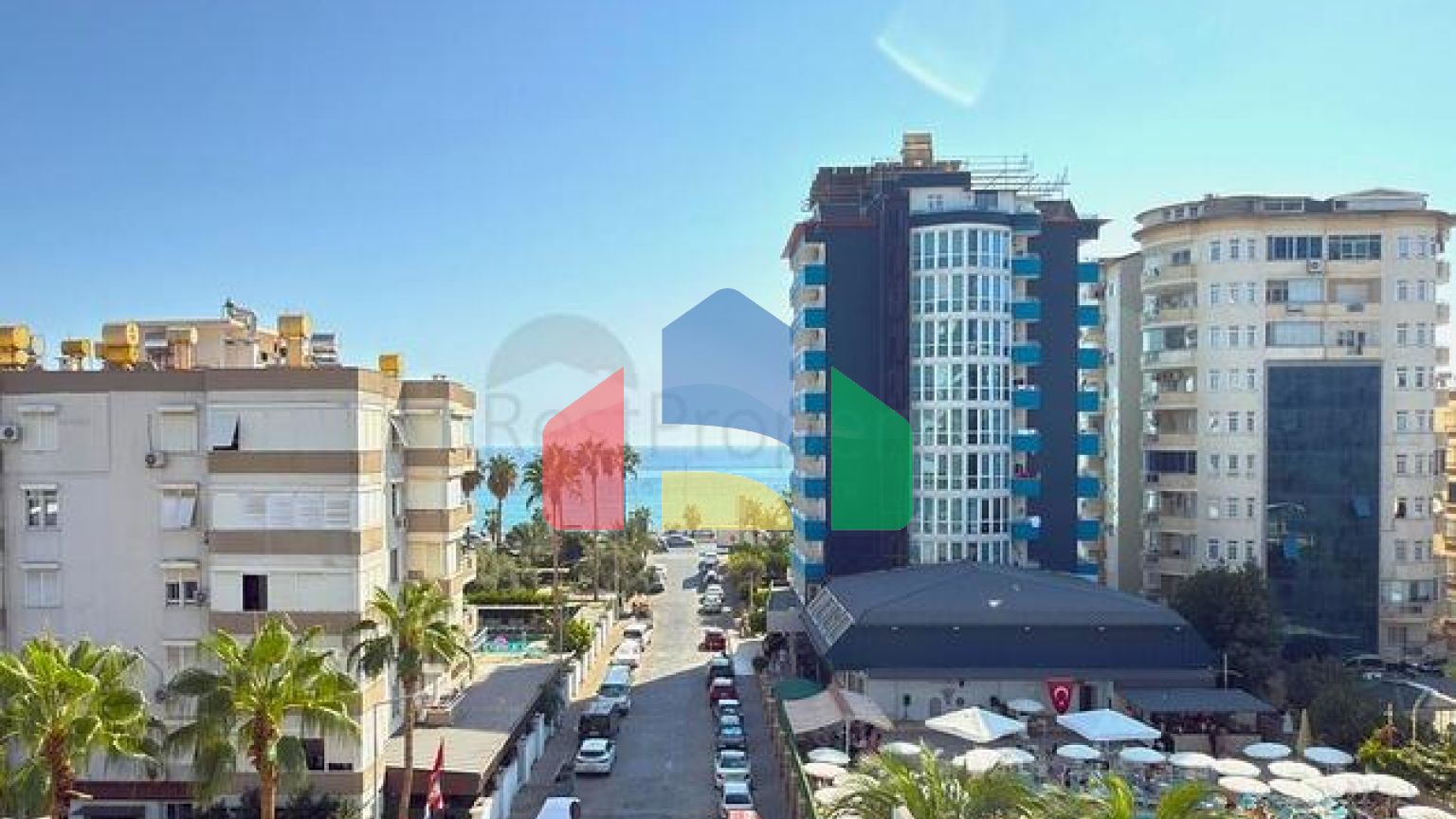 Современная меблированная квартира в 200 метрах от моря в Тосмуре