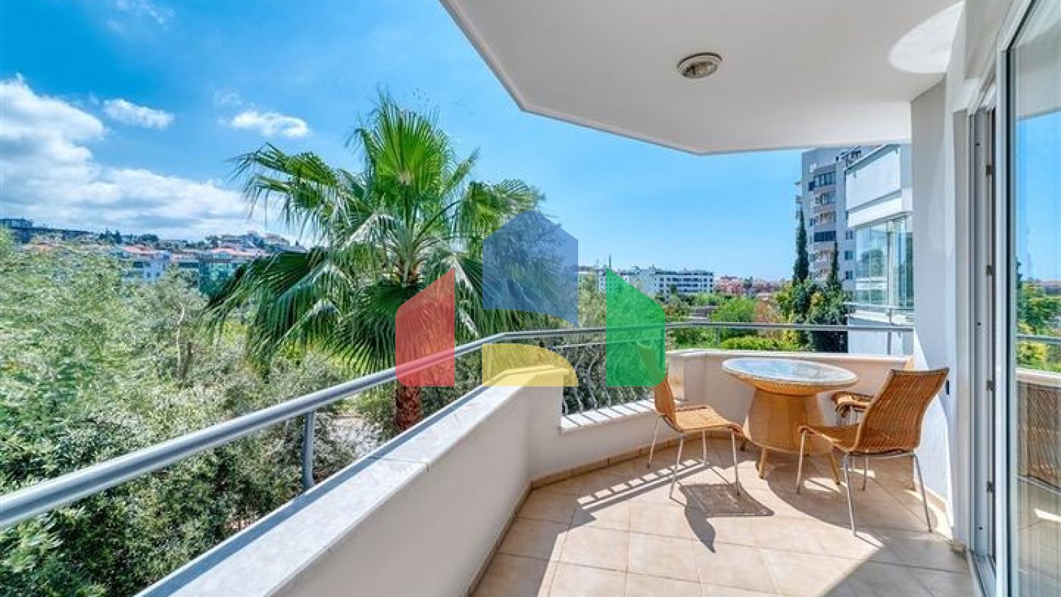 Квартира в 500 м до моря от собственника планировкой 1+1 в районе Тосмур