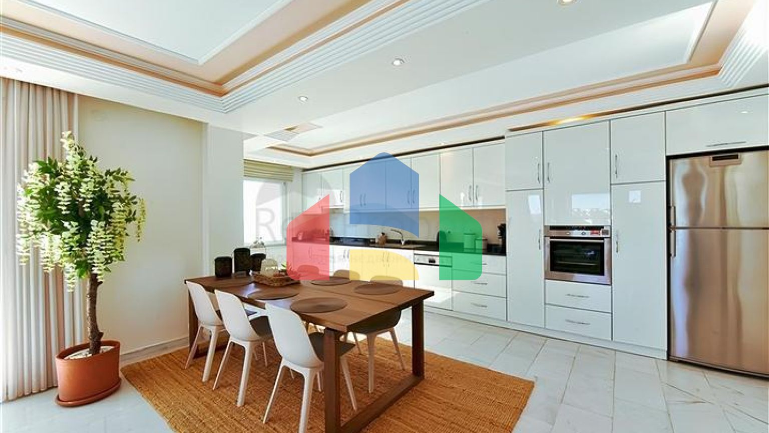 Квартира 3 + 1 на березі моря в районі Тосмур