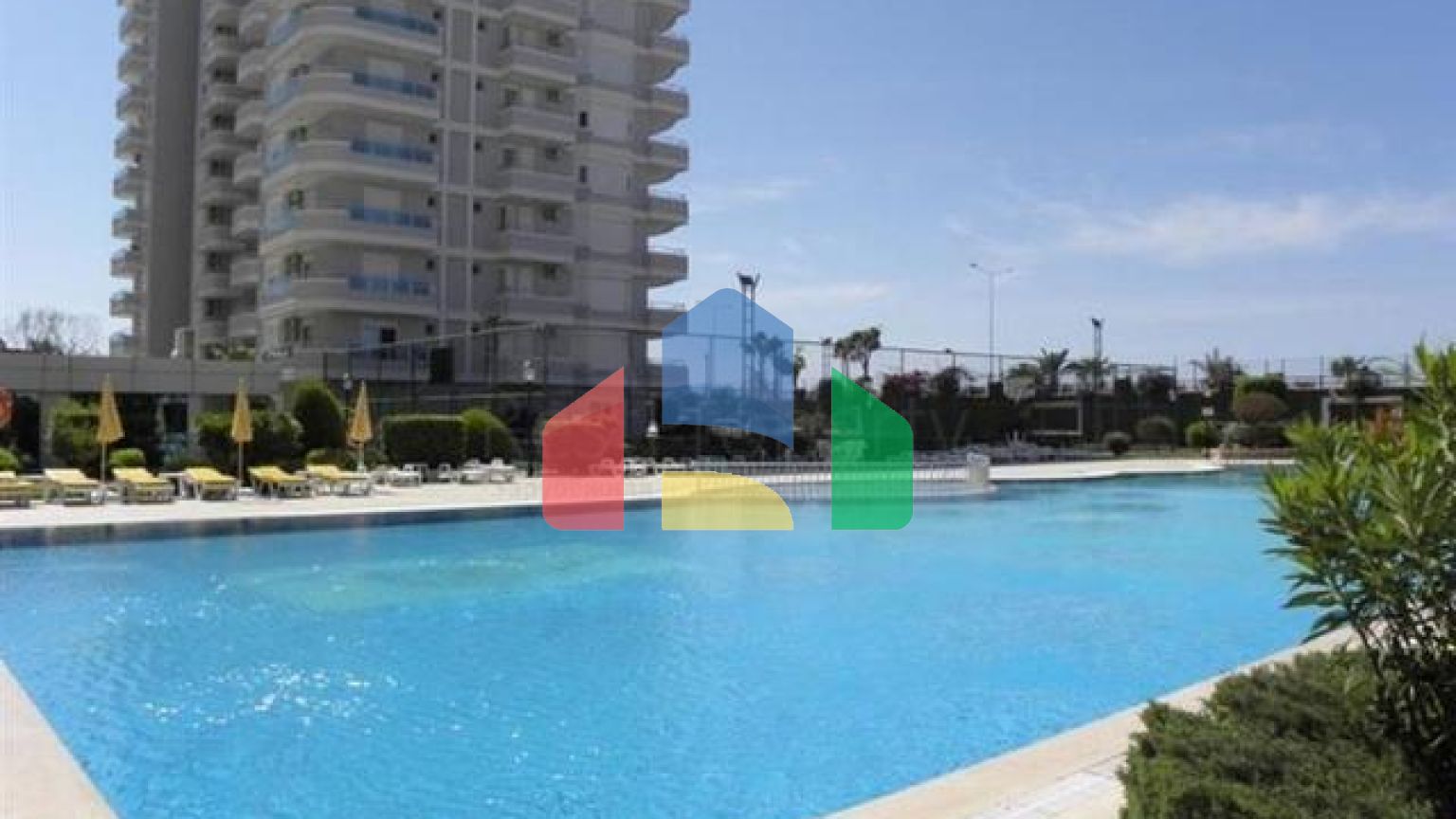 Квартира 3 + 1 на березі моря в районі Тосмур