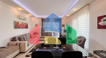 Простора трикімнатна квартира з гарним видом на басейн Простора трикімнатна квартира з гарним видом на басейн