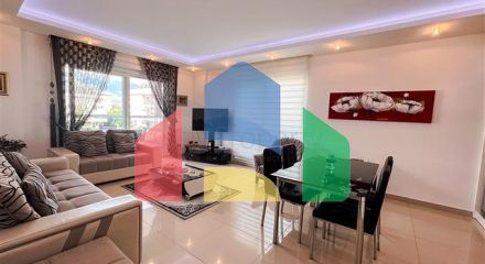 Простора трикімнатна квартира з гарним видом на басейн Простора трикімнатна квартира з гарним видом на басейн