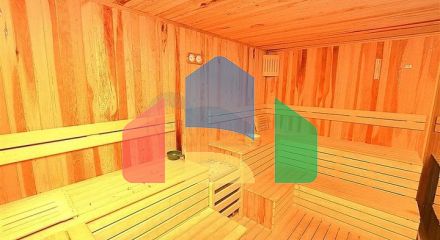 Простора трикімнатна квартира з гарним видом на басейн Простора трикімнатна квартира з гарним видом на басейн