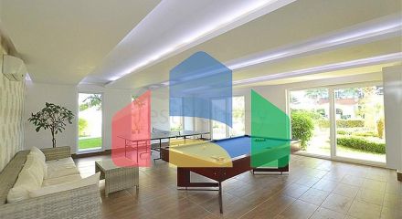 Простора трикімнатна квартира з гарним видом на басейн Простора трикімнатна квартира з гарним видом на басейн