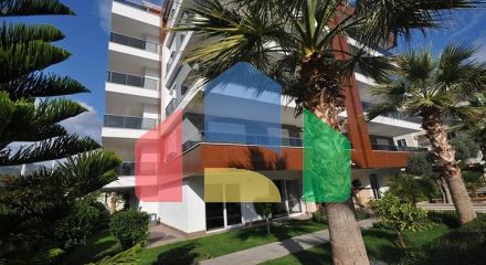 Простора трикімнатна квартира з гарним видом на басейн Простора трикімнатна квартира з гарним видом на басейн