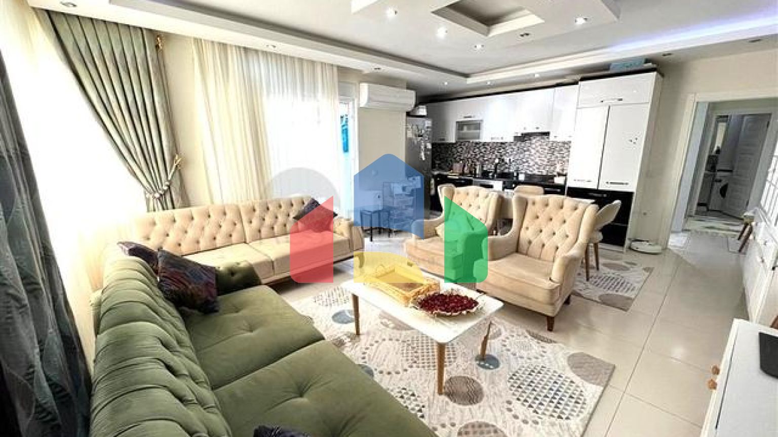 Просторная трехкомнатная квартира в пешей доступности к морю в открытом под ВНЖ районе Тосмур