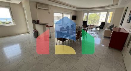Квартира планировкой 3+1 в районе Тосмур 50м до моря.