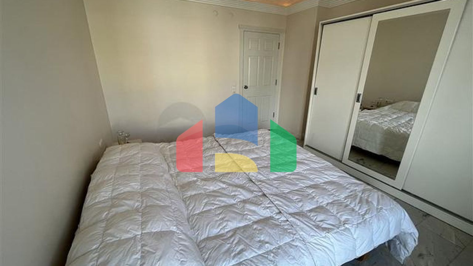 Квартира планировкой 3+1 в районе Тосмур 50м до моря.