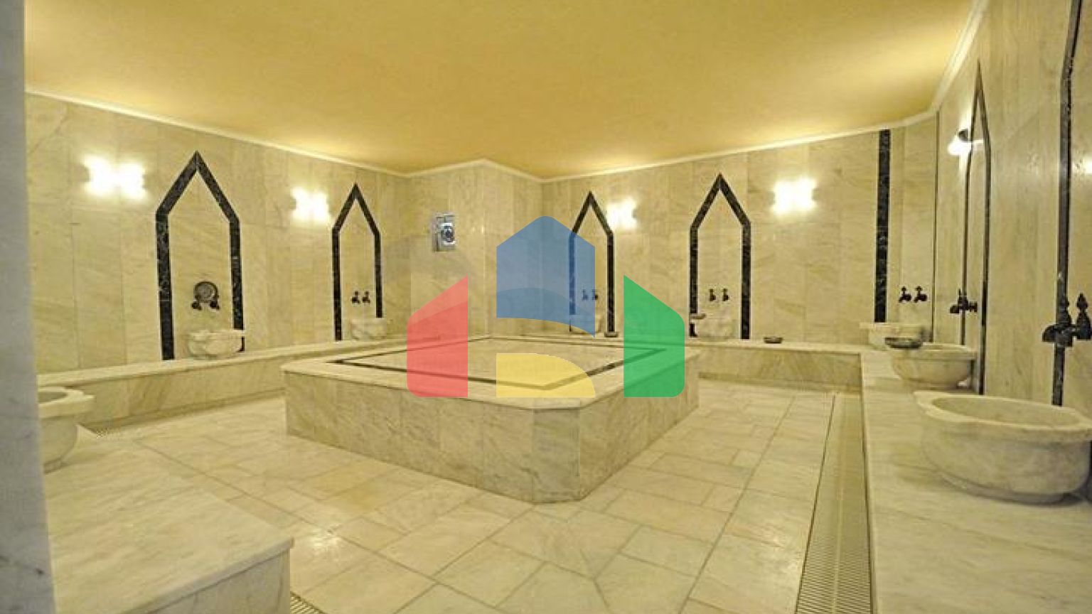 Квартира планировкой 3+1 в районе Тосмур 50м до моря.