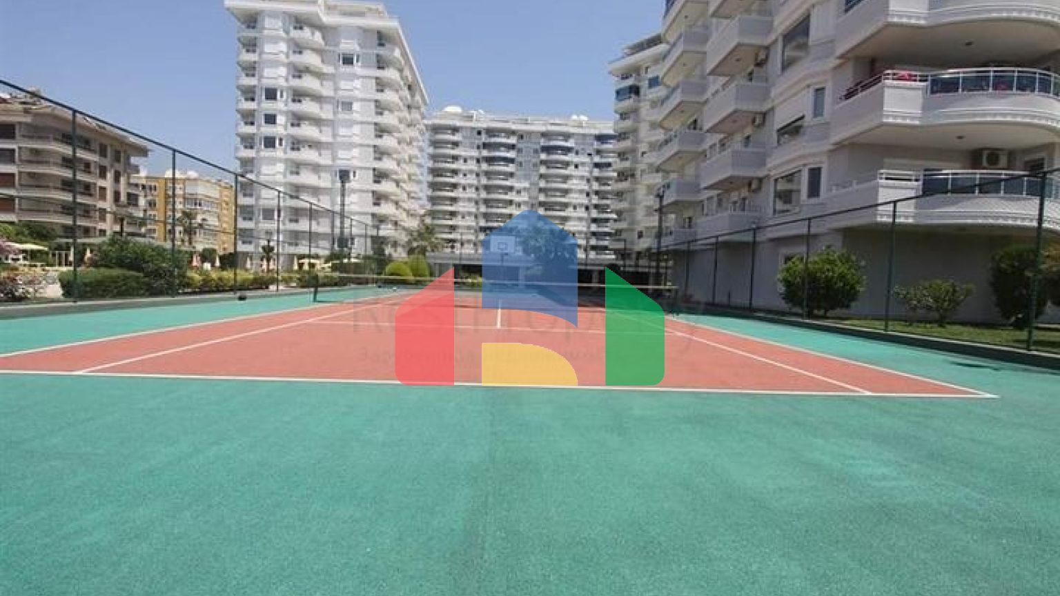 Квартира планировкой 3+1 в районе Тосмур 50м до моря.