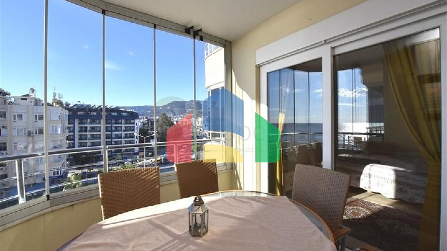 Большая квартира на первой линии