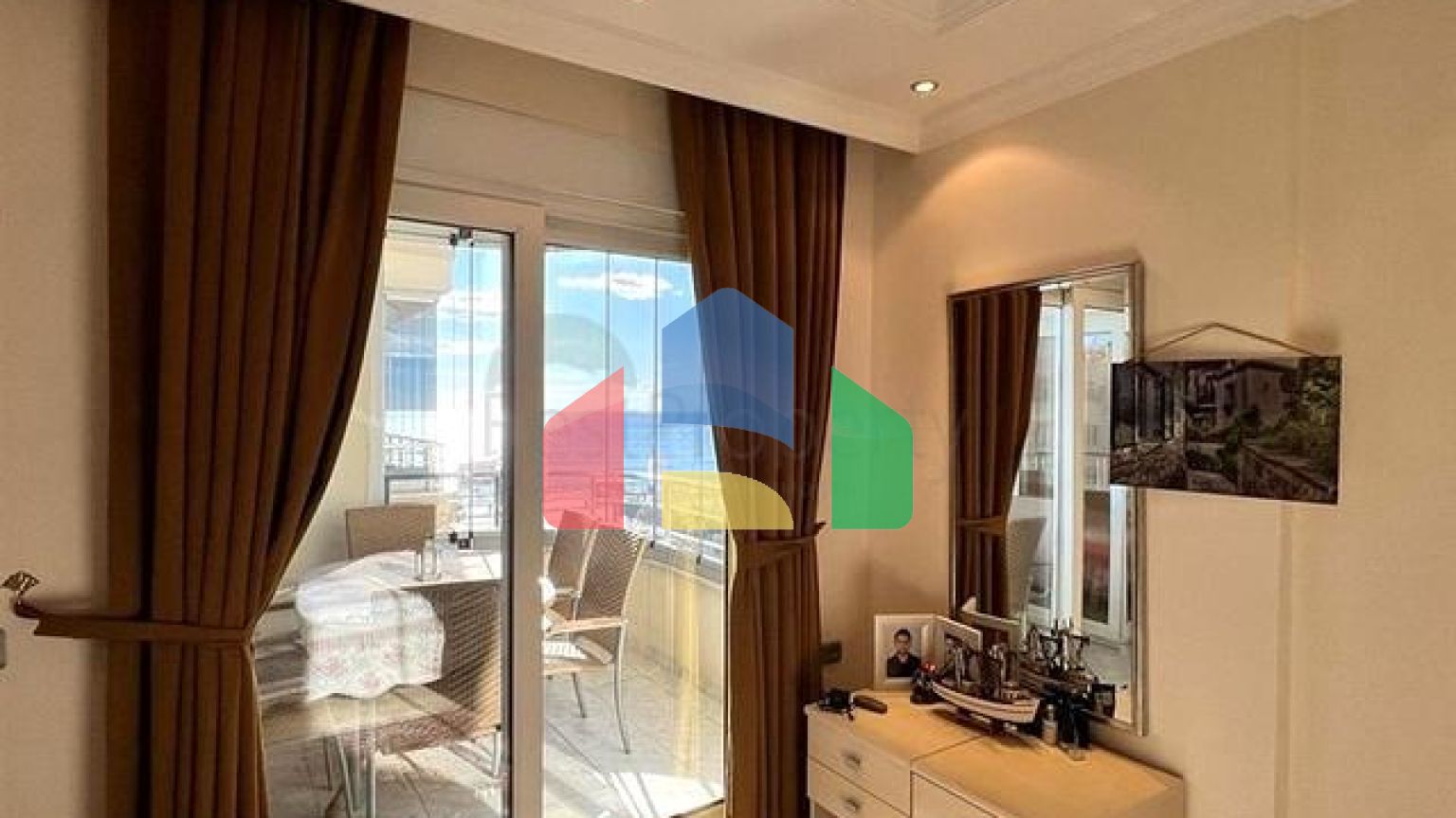 Большая квартира на первой линии