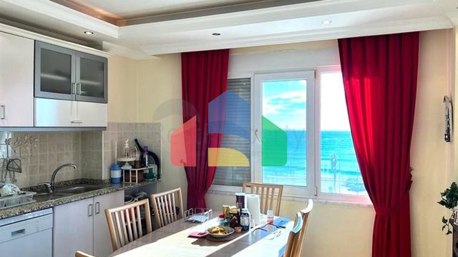 Большая квартира на первой линии