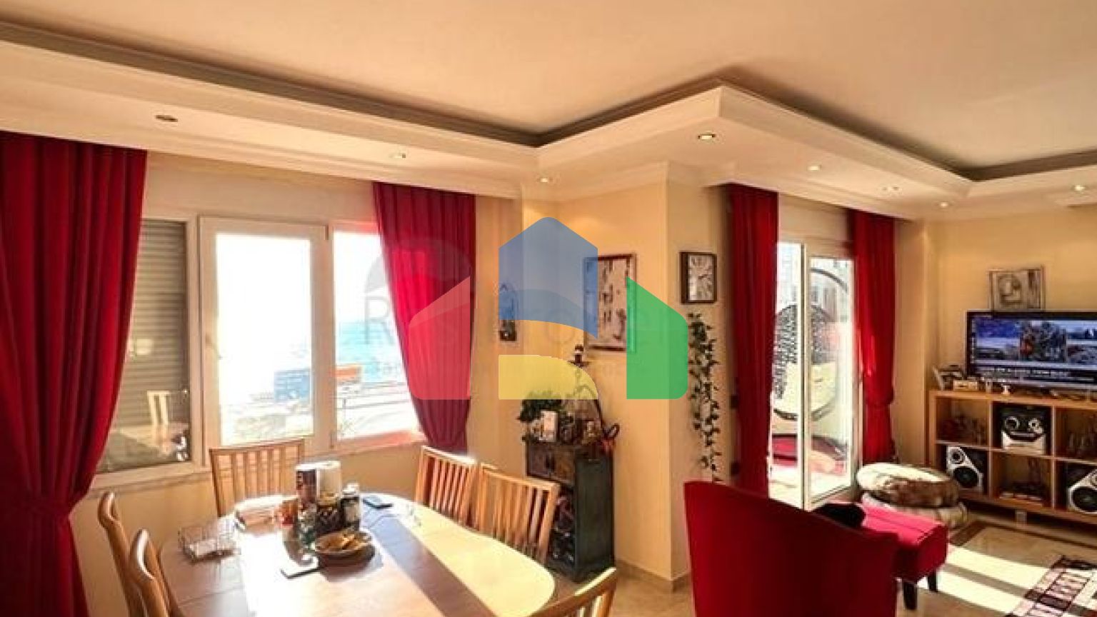 Большая квартира на первой линии