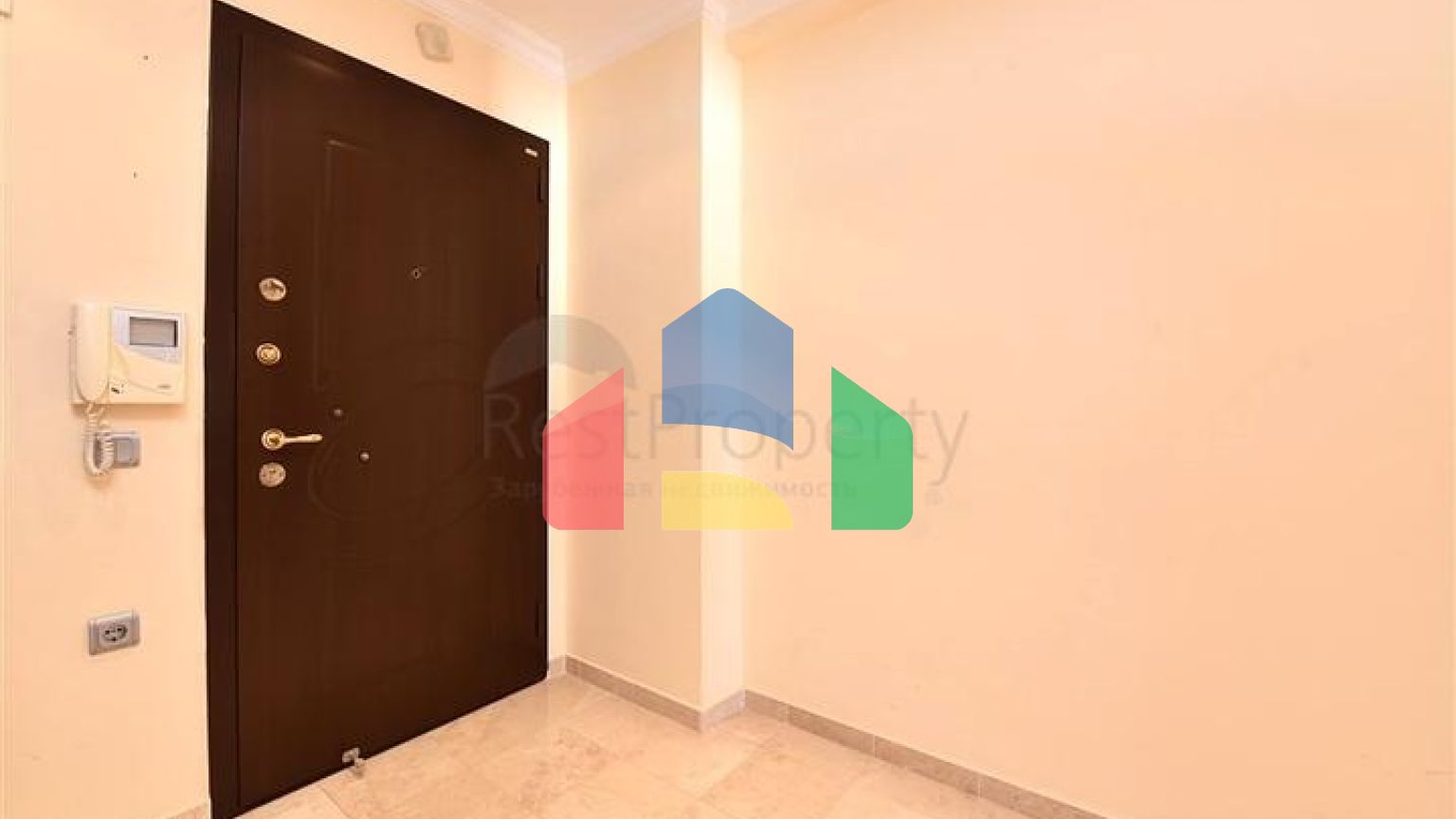 Большая квартира на первой линии