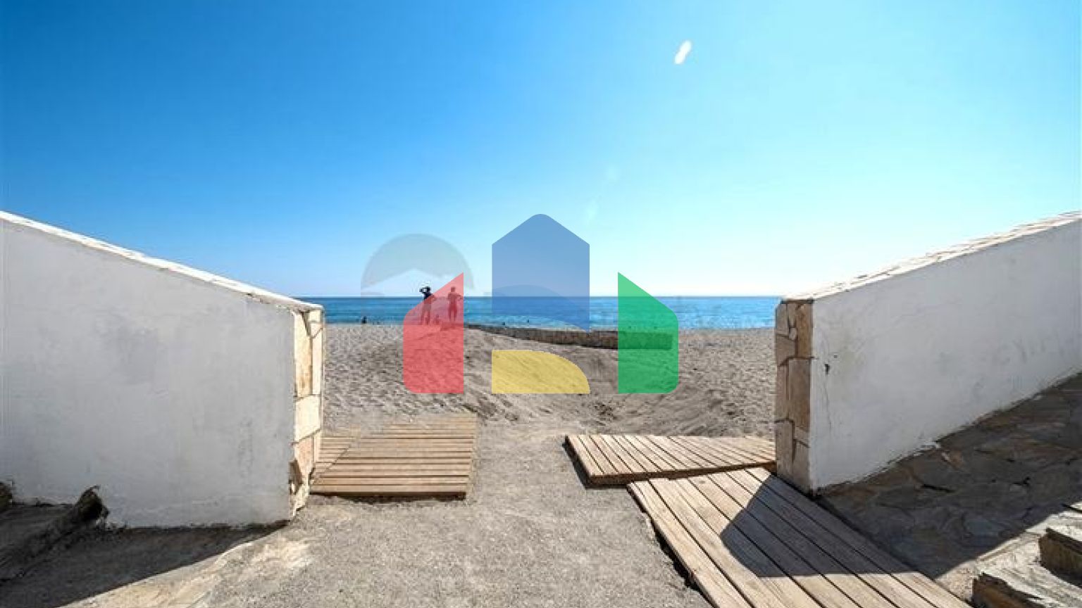 Большая квартира на первой линии